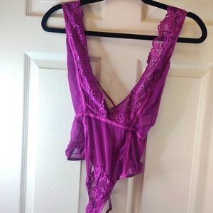 Hot 💎 NWOT Plunge Stretch Lace Teddy O/S Berry